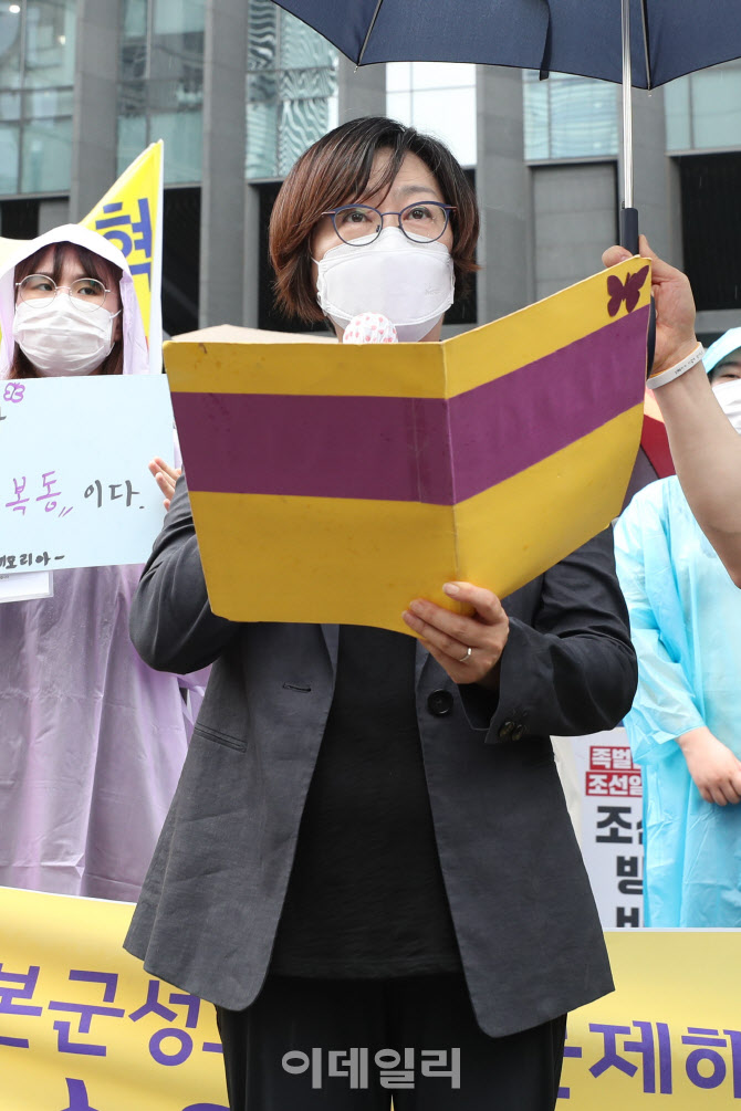 경과보고하는 이나영 정의기억연대 이사장                                                                                                                                                           
