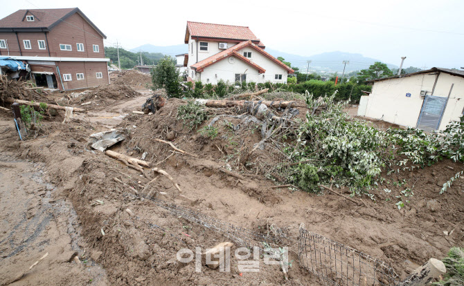 수해로 길이 없어진 마을                                                                                                                                                                           