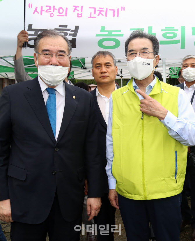  이개호 위원장과 이성희 농협회장                                                                                                                                                                  