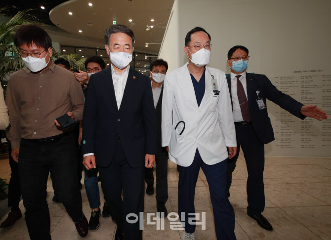 전공의 파업, '신촌 세브란스 병원 찾은 박능후 장관'                                                                                                                                      