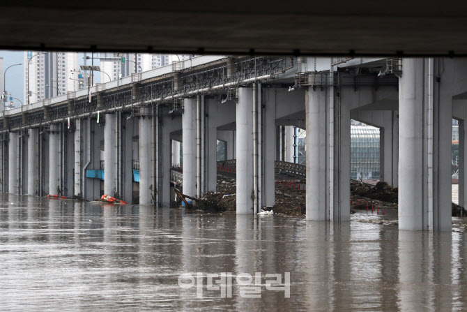 '물에 잠긴 잠수교'                                                                                                                                                                      