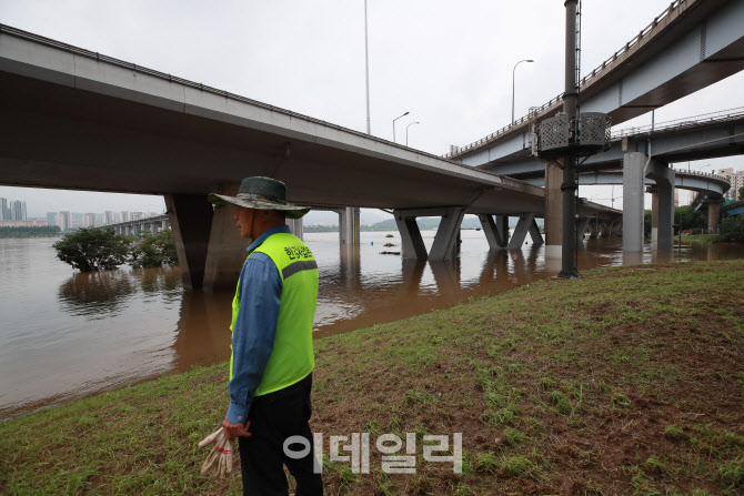 '여전히 높은 한강 수위'                                                                                                                                                                 