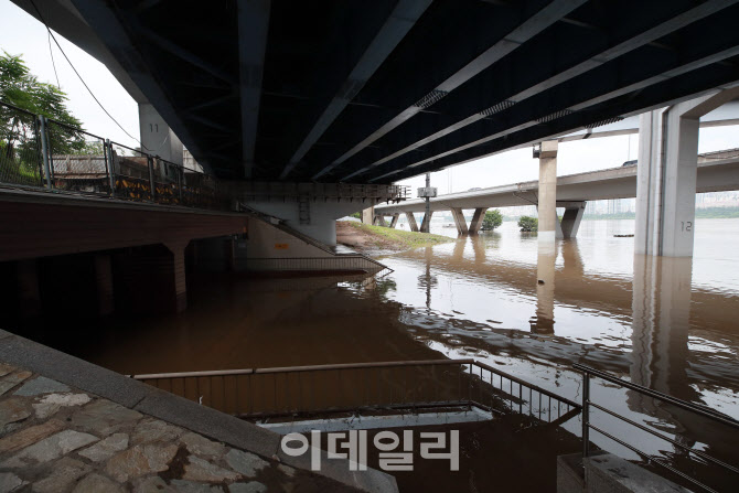 잠수교, '통행 불가'                                                                                                                                                                     