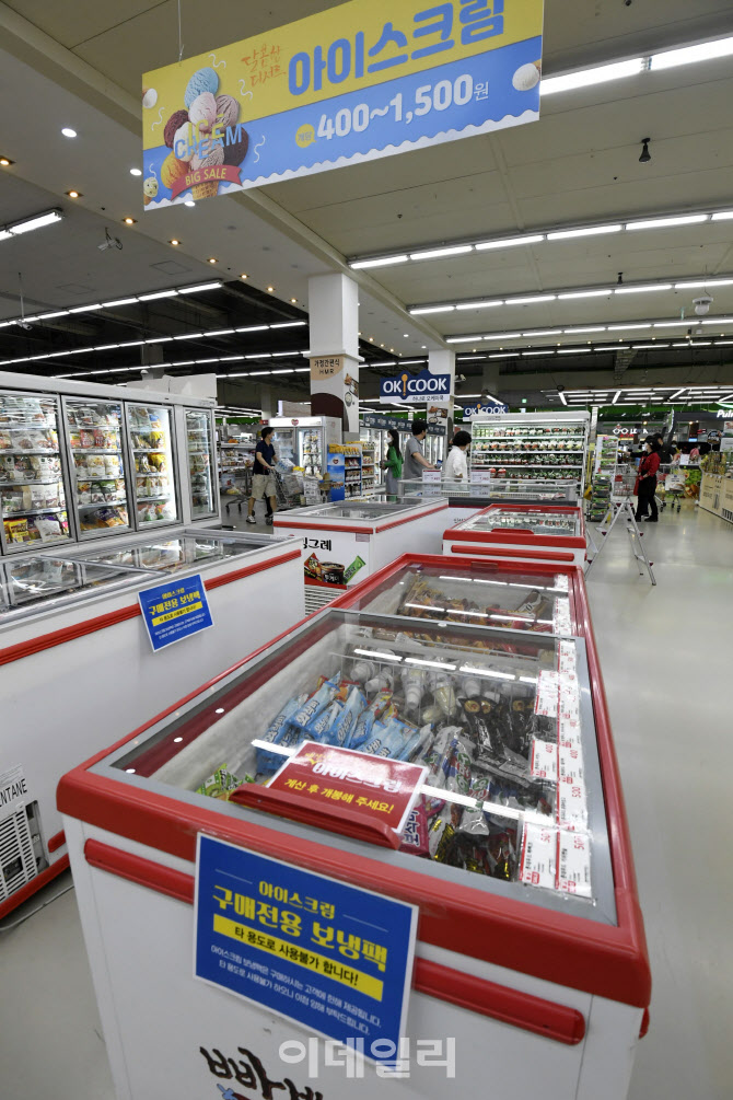 역대급 시원한 7월, 장마까지 겹쳐… 성수기에도 빙과 시장 ‘흐림’                                                                                                                                  