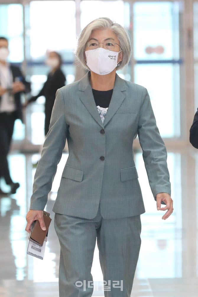 강경화 외교부 장관, 6개월만에 대면외교                                                                                                                                                            