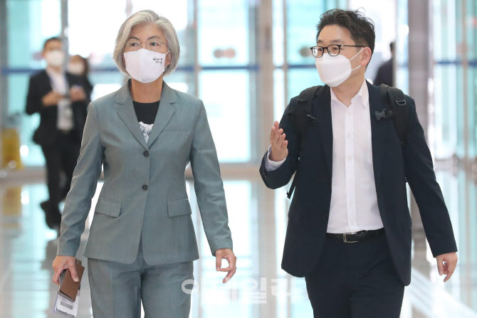 강경화 장관, 베를린으로 출국                                                                                                                                                                      