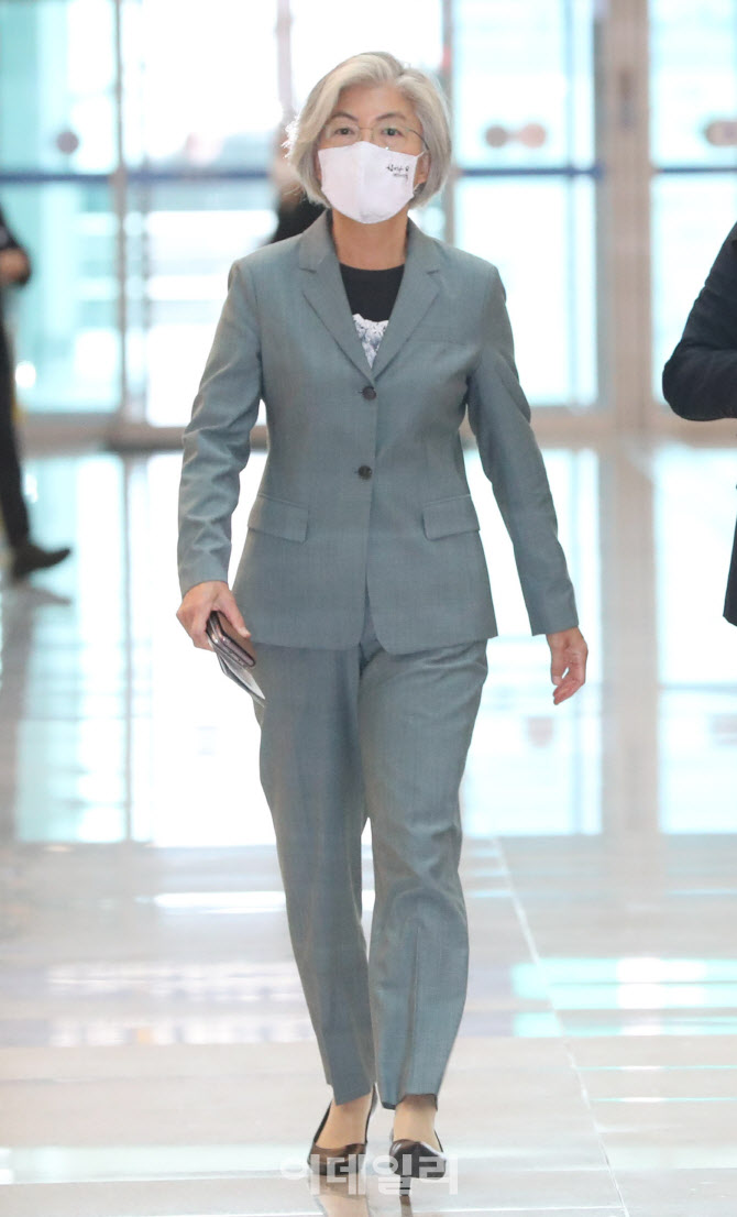 6개월만에 대면외교 앞둔 강경화 장관                                                                                                                                                               