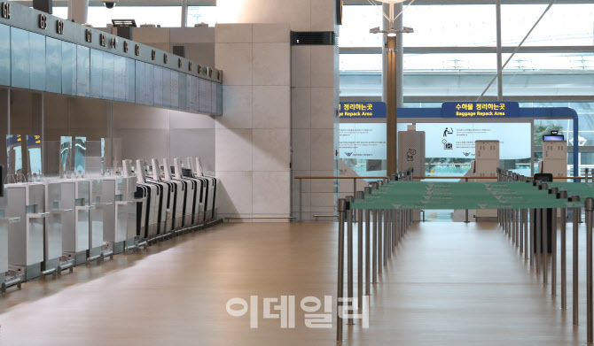 텅 빈 인천국제공항 출국장                                                                                                                                                                         