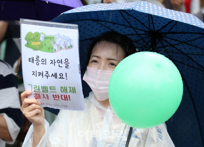 폭우 속 거리로 나온 태릉 주민들                                                                                                                                                                   