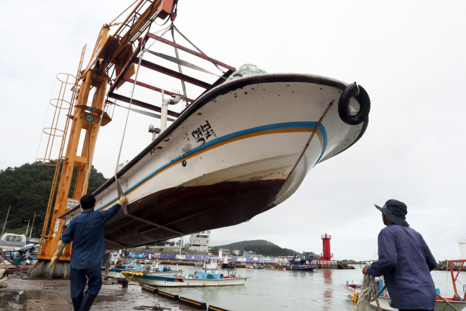  태풍 장미 북상 어선 피항                                                                                                                                                                         