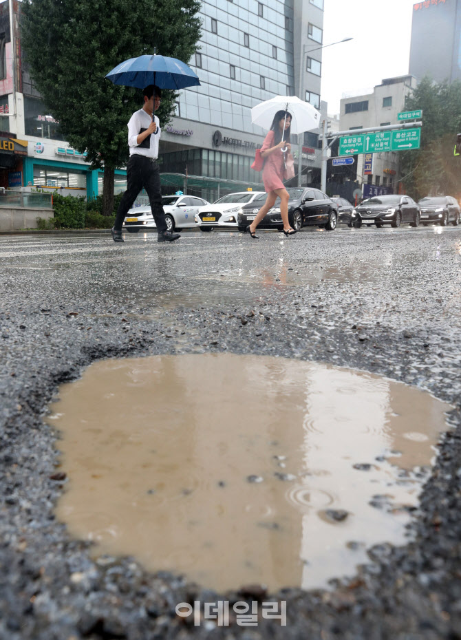 ‘도로 위 지뢰’ 포트홀, 대형사고 뇌관                                                                                                                                                            
