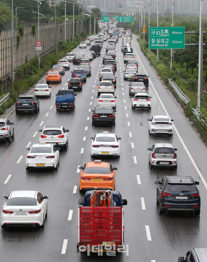 '장마' 출근길 차량운행 자제                                                                                                                                                             