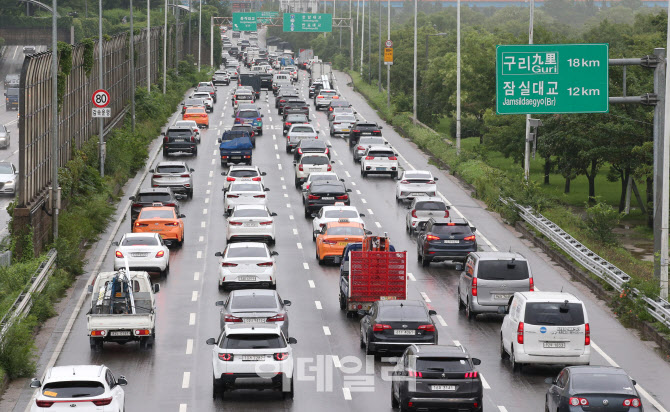 장마로 혼잡한 강변북로                                                                                                                                                                            