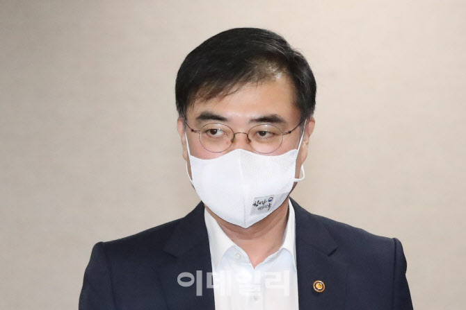 회의 참석하는 손병두 금융부위원장                                                                                                                                                                 