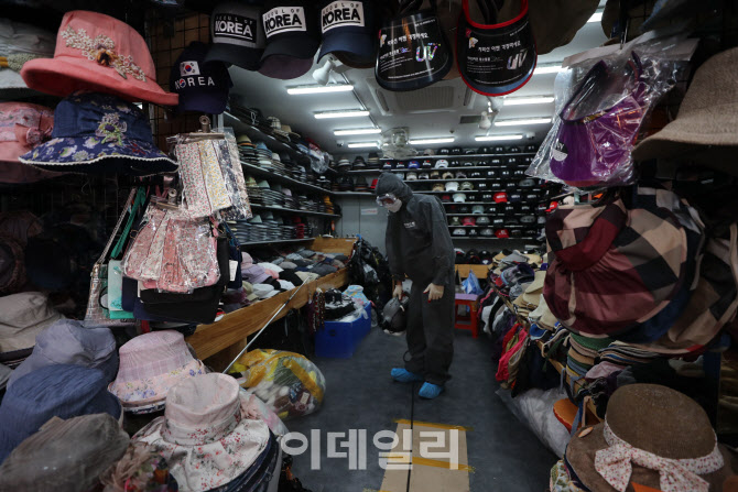 '코로나19 확산세 멈춘 남대문시장'                                                                                                                                                       