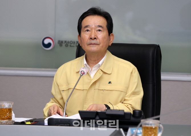  코로나19 대응 회의 주재하는 정총리                                                                                                                                                               