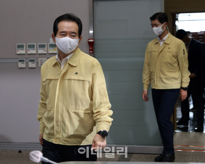  중대본 회의 참석하는 정총리                                                                                                                                                                      