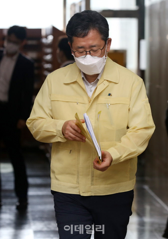  중대본 회의 참석하는 박양우 장관                                                                                                                                                                 