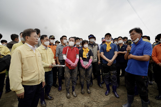 충남 천안 호우 피해 현장 찾은 문 대통령                                                                                                                                                                 