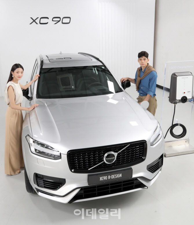 볼보 자동차, 친환경 고성능 XC90 T8 R 디자인 출시                                                                                                                                                  
