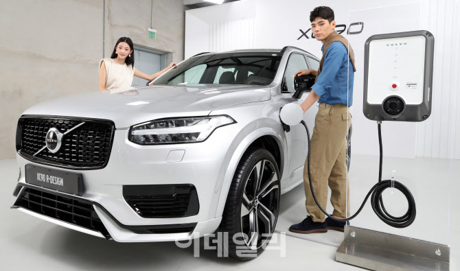 XC90 T8 R 디자인 출시                                                                                                                                                                             