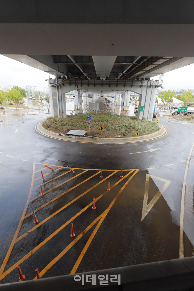 12일만에 다시 모습 보인 서울 잠수교                                                                                                                                                               