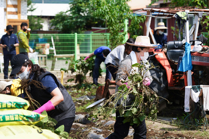 김정숙 여사, 철원서 비공개 봉사활동                                                                                                                                                               