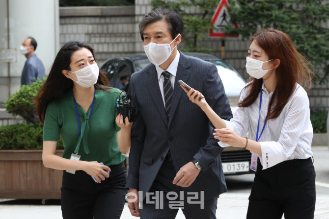 법원으로 향하는 조국 전 장관                                                                                                                                                                      