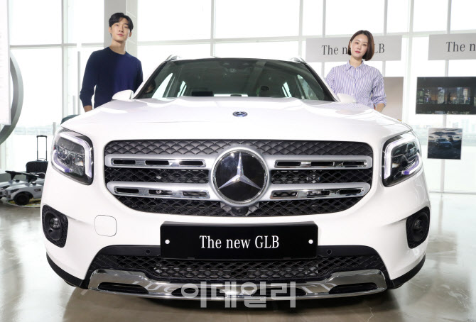 벤츠 GLB의 앞모습                                                                                                                                                                                 