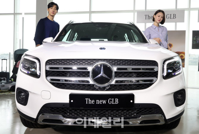 벤츠 SUV 패밀리에 합류한 GLB의 앞모습                                                                                                                                                             