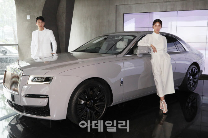 롤스로이스 르네상스를 이끈 고스트, 10년만에 완전변경                                                                                                                                              