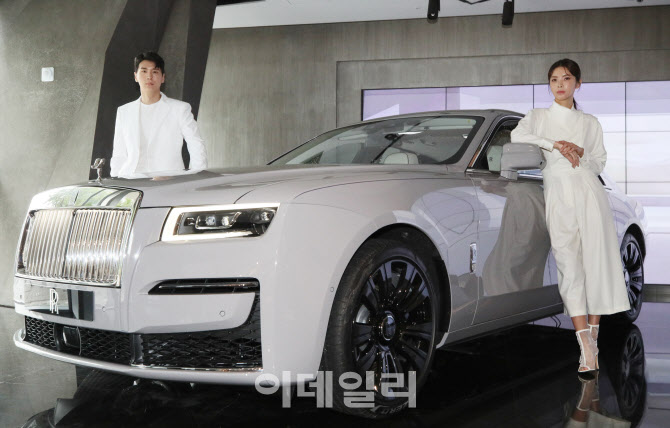 롤스로이스 '뉴 고스트' 아시아 최초로 한국 출시                                                                                                                                          