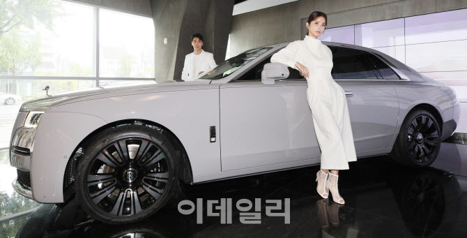 롤스로이스 뉴 고스트, 최초 공개                                                                                                                                                                   