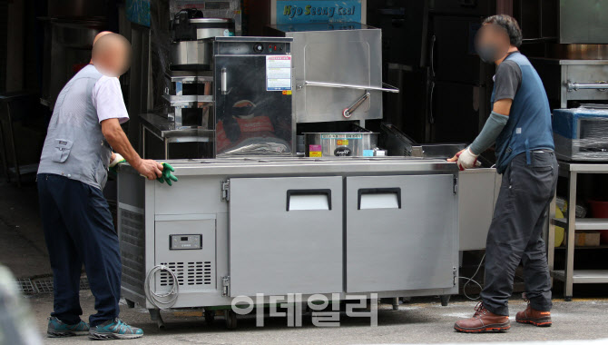 자영업 폐업 늘고 창업 줄어                                                                                                                                                                        