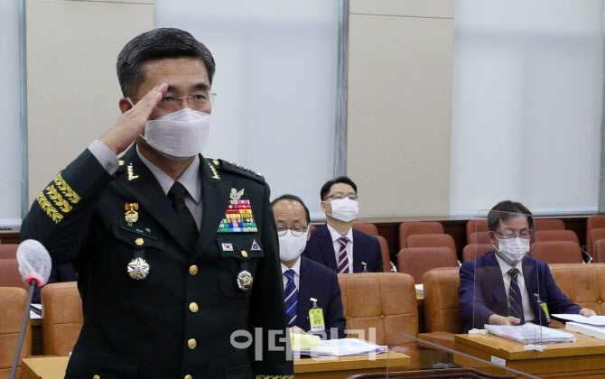 거수경례하는 서욱 국방장관 후보자                                                                                                                                                                 