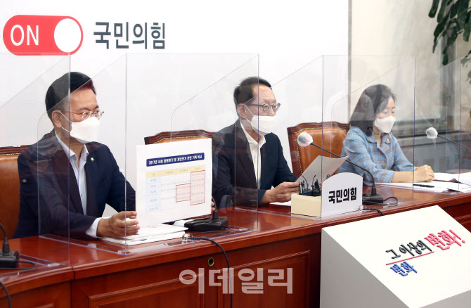 추미애 장관 아들관련 기자회견하는 국민의힘 법사위 의원들                                                                                                                                          