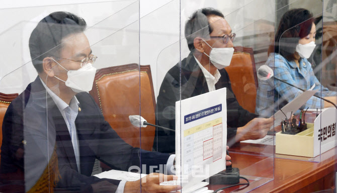 추미애 장관 아들 휴가 의혹 관련 긴급 기자회견하는 국민의힘                                                                                                                                        