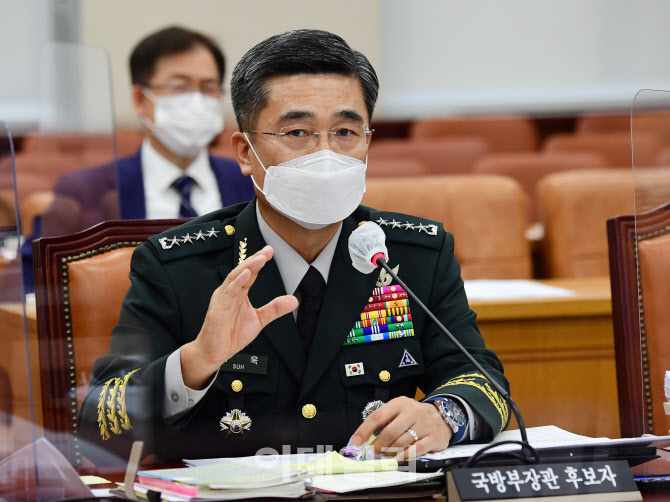 질의에 답하는 서욱                                                                                                                                                                                