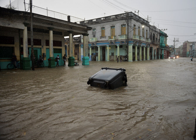 허리케인 물폭탄에 美 '멘붕'                                                                                                                                                             