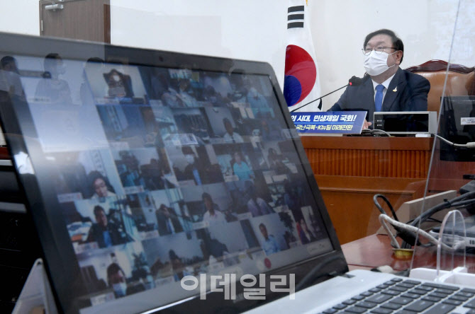 인사말하는 김태년, '정기국회 대비 온택트 워크숍'                                                                                                                                        