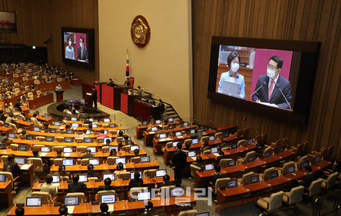 대정부질문, '답변하는 추미애 장관'                                                                                                                                                      