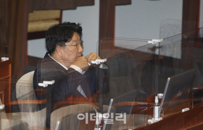 '국민의힘에 복당한 권성동 의원'                                                                                                                                                         