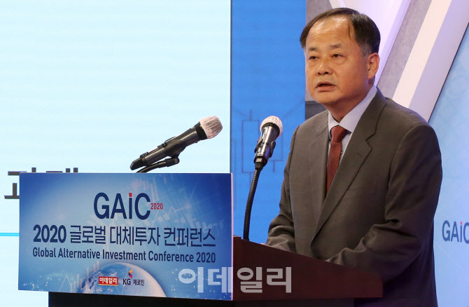 발표하는 김필규 자본시장연구원 선임연구위원                                                                                                                                                       