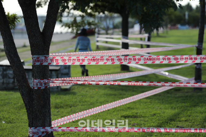 '한강공원, 출입통제 계속됩니다'                                                                                                                                                         