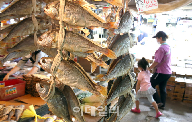 추석 대목 맞은 전통시장…서울 경동시장 '북적'                                                                                                                                           