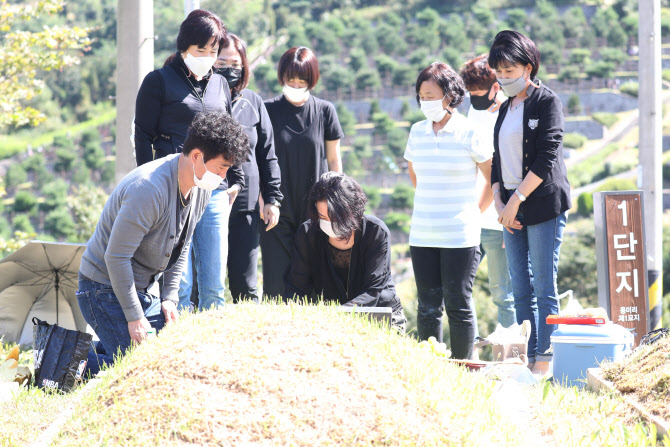 추석 앞두고 성묘                                                                                                                                                                                  