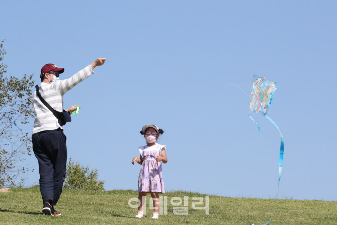 연 날리기 딱 좋은 가을 하늘                                                                                                                                                                       