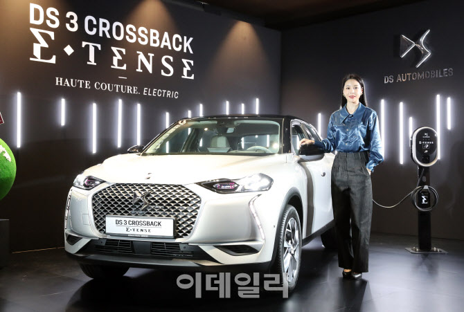 모습 드러낸 DS오토모빌 최초의 순수전기차 'DS 3 크로스벡 E-텐스'                                                                                                                         