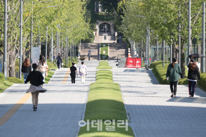 가을에도 한산한 캠퍼스                                                                                                                                                                            