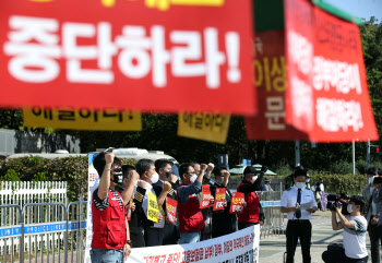 조종사 노조 연맹 “이스타항공 정리해고 철회..법정관리 신청”